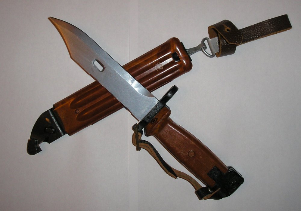 На днях ко мне приехал штык-нож для АК74, стоящий ныне на вооружении нашей