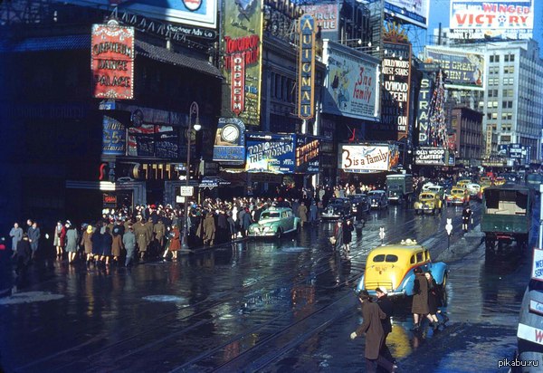 Color photograph of New York in the 1940s. - The photo, New York