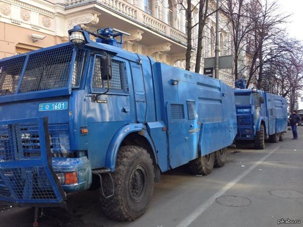 Abandoned water cannons. - Yanyk, Dead body, Gaddafi, A loop, Soap, Coming soon on screens, Muammar Gaddafi