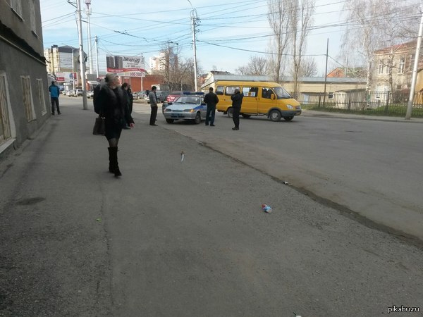 Ваз 2114 "Ронин" или Самурай на Кауказе. Водитель на 2114 не уступил дорогу маршрутному такси. Результат - дтп.