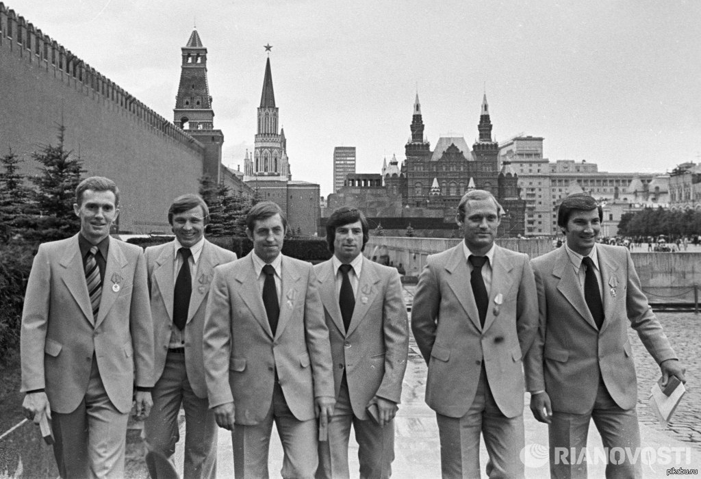 1977 год. Михайлов Петров Харламов пятерка. Третьяк Петров Харламов. Михайлов Петров Харламов фото. Хоккеисты СССР, В 1970-Х.