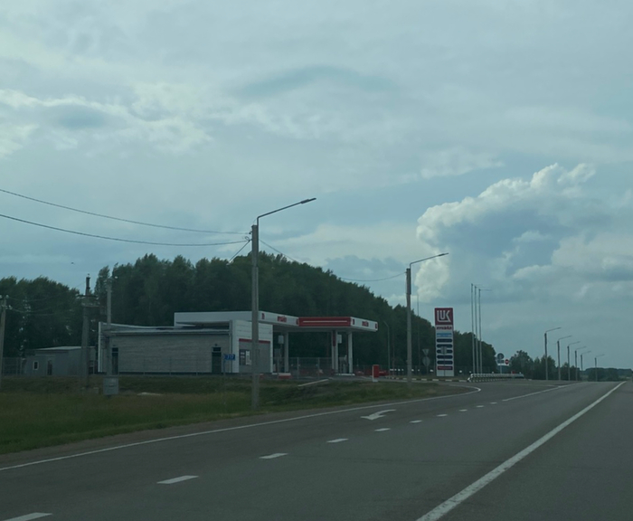 Безжизненные заправки на трассе выглядели апокалиптично…