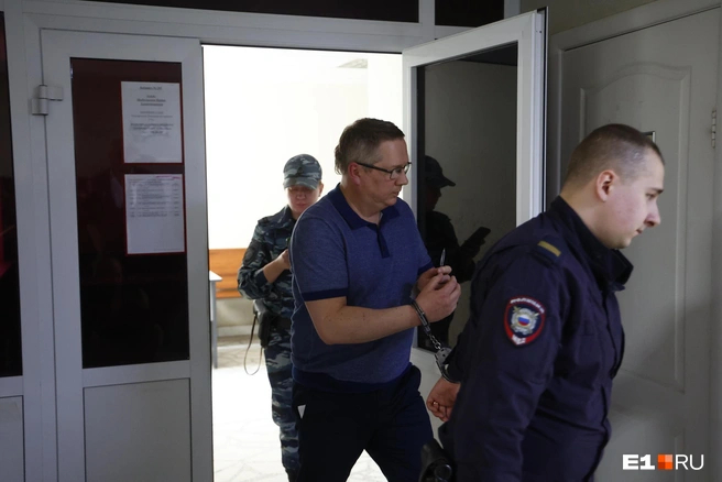 В Екатеринбурге отправили в колонию высокопоставленного чиновника. Его приговорили за огромную взятку