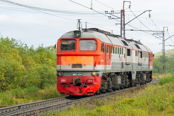 Тепловоз 2М62-0541 следует резервом перегон Мурманск - Кола Мурманская область