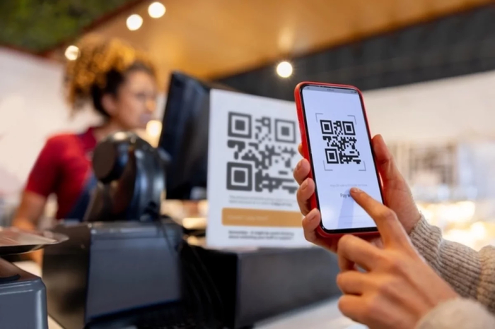 Поэтапное внедрение означает, что с 1 сентября 2027 года единый QR-код станет обязательным для среднего бизнеса с выручкой свыше 30 млн рублей. <!--noindex--><a href="https://pikabu.ru/story/odin_kuar_na_vsekh_chem_polezen_i_riskovan_novyiy_sposob_oplatyi_v_magazinakh_14272655?u=http%3A%2F%2Fistockphoto.com&t=istockphoto.com&h=4388ec4f223e328b4d7c3e67a25fcaa52788c078" title="http://istockphoto.com" target="_blank" rel="nofollow noopener">istockphoto.com</a><!--/noindex-->