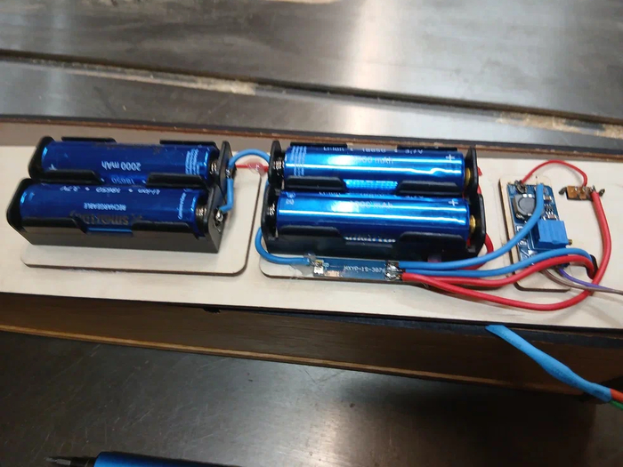 4 ������������ 18650 ���������� �����������, ������ BMS 1S, ���������� ������, � ���� ������ �� ������ ������� ���������. 