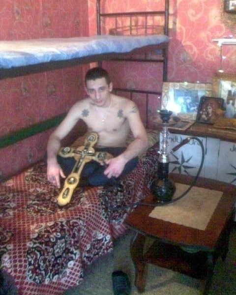 Так вот где готовят кальянщиков...