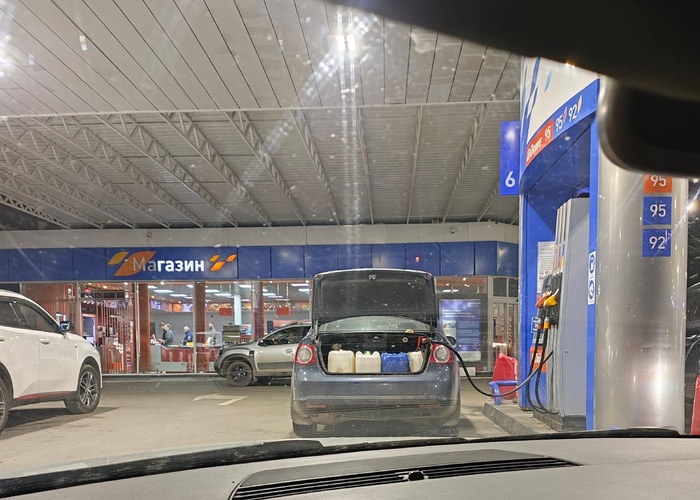 Откуда очереди на заправках