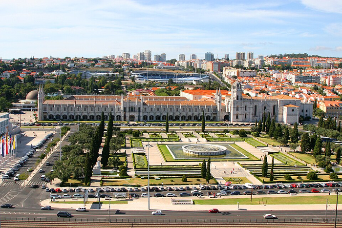 ������� ������� (Praça do ��pério) � �������������� ��������� ��������� (Mosteiro dos Jerónimos) � ������������ ������ ����� � ���������, ����������.