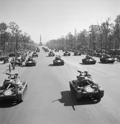 Парад Победы в Берлине в сентябре 1945 года.© <!--noindex--><a href="https://pikabu.ru/story/parad_u_brandenburgskikh_vorot_kak_zhukov_i_soyuzniki_proshli_po_berlinu_14311869?u=http%3A%2F%2FCommons.wikimedia.org&t=Commons.wikimedia.org&h=501f0bed1eb58d5f0a64daadbd8b07b9a05fd431" title="http://Commons.wikimedia.org" target="_blank" rel="nofollow noopener">Commons.wikimedia.org</a><!--/noindex-->