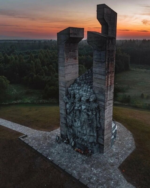 Ответ на пост «Просто памятник, не знаменитый, не раскрученный»