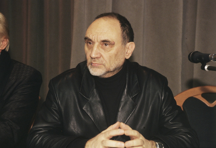 Алексей Козлов, 2003 г. Фото: <a href="https://pikabu.ru/story/uchilsya_na_arkhitektora_igral_dzhaz_ot_chego_umer_aleksey_kozlov_osnovatel_legendarnogo_arsenala_14366581?u=http%3A%2F%2Fria.ru%2F&t=%D0%A0%D0%98%D0%90%20%D0%9D%D0%BE%D0%B2%D0%BE%D1%81%D1%82%D0%B8&h=95cfc105819a6bbe784e4ead6d4e493da37403f0" title="http://ria.ru/" target="_blank" rel="nofollow noopener">РИА Новости</a>/ Александр Поляков