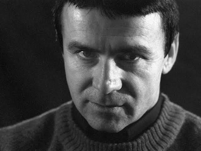 Анатолий Кашпировский, врач-психиатр, экстрасенс, в прежнее время именовавшийся колдуном.