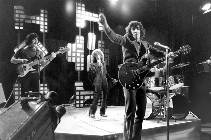 The Who ��������� "Pinball Wizard" � ������������ BBC "Top Of The Pops". Lime Grove Studios, ������, 27 ����� 1969.