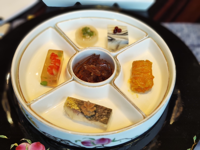 🇨🇳 ������ ����������. �����-����� � ����� ������� ��������� ����- Heavenly Jin. �� ���������� �� 120-� ����� ���������� ����� (Shanghai Tower) � ������. ������ �� ������ ����� ���������� 556 ������.