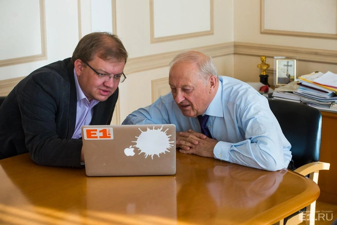 Источник: Артем Устюжанин / <!--noindex--><a href="https://pikabu.ru/story/i_vdrug_kobzon_nalivaet_stakan_vodki_listaem_fotoalbom_yeduarda_rosselya_14404376?u=http%3A%2F%2FE1.RU&t=E1.RU&h=d14cb2f4849bc246a517d6332b909846dc263a36" title="http://E1.RU" target="_blank" rel="nofollow noopener">E1.RU</a><!--/noindex-->