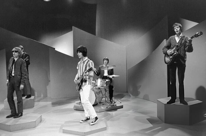 The Yardbirds ��������� "Over Under Sideways Down" � ������� BBC Television "A Whole Scene Going". BBC Television Centre, ������, 8 ���� 1966.