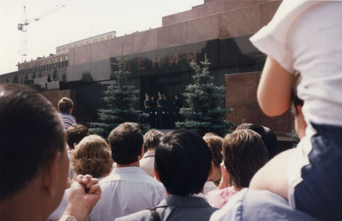 Наблюдение за сменой караула у Мавзолея. Около 1993