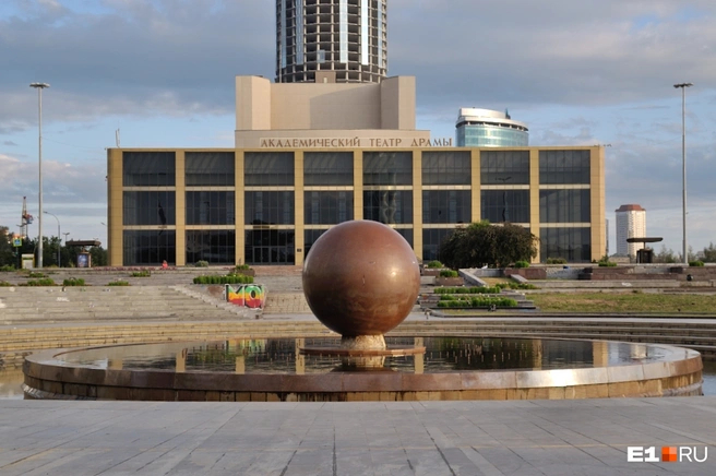 Екатеринбурженка не смогла до конца посмотреть спектакль в театре драмы из-за естественной нужды Источник: Артём Устюжанин / <!--noindex--><a href="https://pikabu.ru/story/takoy_dichi_ne_vstrechala_ekaterinburzhenka_uchinila_skandal_izza_tualeta_v_teatre_14449549?u=http%3A%2F%2FE1.RU&t=E1.RU&h=d14cb2f4849bc246a517d6332b909846dc263a36" title="http://E1.RU" target="_blank" rel="nofollow noopener">E1.RU</a><!--/noindex-->
