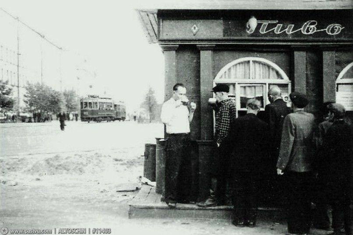 1920-е годы, палатка с пивом по ОСТу.
