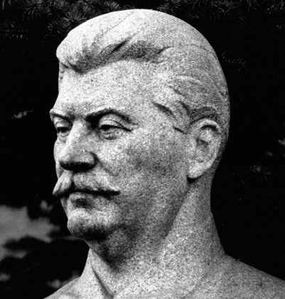 Бюст Сталина на могиле у Кремлевской стены